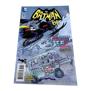Batman '66 #10 2014 DC Comic Mr. Freeze Batgirl Cleopatra Adam West retrò quasi nuovo - Foto 1 di 4