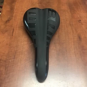 Neu Open Pack WTB Volt Rennsattel - 142mm - Cr-Mo Reling schwarz Fahrradsitz Sattel - Bild 1 von 12