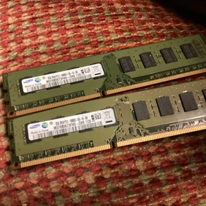 SAMSUNG 2GB/ 2RX8 PC3 10600U M378B5673FHO-CH 9 DESKTOP MEMORY RAM x 2 - Picture 1 of 3