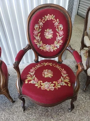 Silla tapizada francesa Luis XV tallada Foto 1 de 3