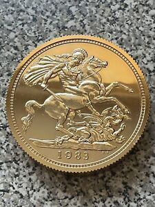 Royal Mint 1983 Sovereign Paperweight. Collectable Item. Not Gold. 5p For Scale