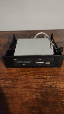 Lector de tarjetas múltiple y bandeja Corsair Obsidian 800D Foto 1 de 4