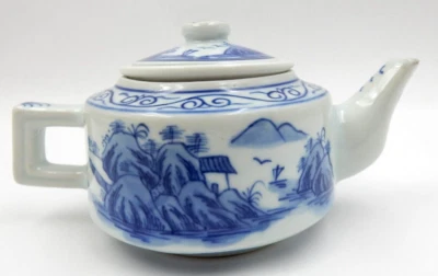ANTIGUA TETERA KANGXI CHINA PORCELANA AZUL Y BLANCO Foto 1 de 4