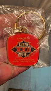 Vintage NFL Super Bowl XXII 22 San Diego Key Ring, Jack Murphy Stadium, NEW - Foto 1 di 2