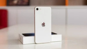 iPhone SE 2022 3rd Gen 5G 64GB White Unlocked smartphone + Apple BOX Grade A++ - Picture 1 of 3