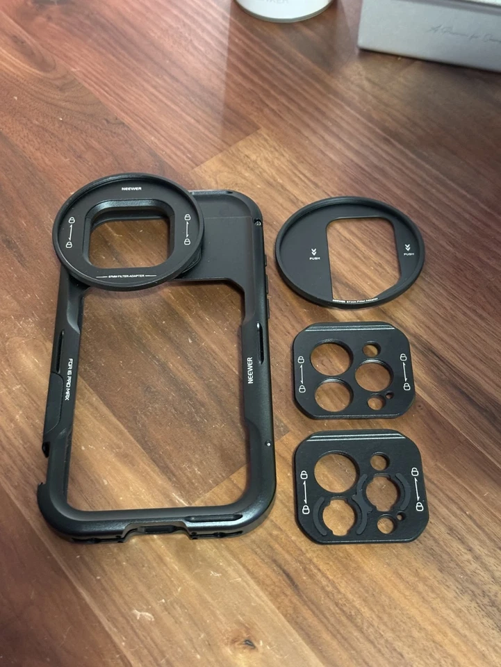 Neewer iPhone 16 Pro Max Video & Fotografie Käfig / Hülle (PA074) - Bild 1 von 1