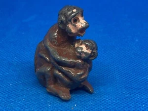 Chimp With Baby By Charbens (Br 458) - Picture 1 of 9