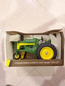1/16 ERTL 1958 John Deere 630LP Tractor Green/Yellow Collector's Edition w/Box - Picture 1 of 11