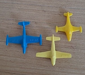 Aviones de plástico duro moldeado de los años 50 juegos militares lote de 3 1-2 pulgadas - Imagen 1 de 10