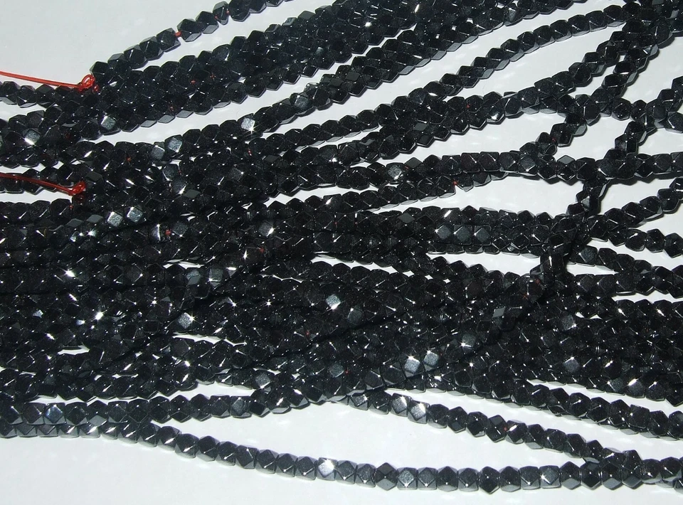 - Pietre Dure Forate - EMATITE cubo sfacettato 3 mm 20 pz - Immagine 1 di 1