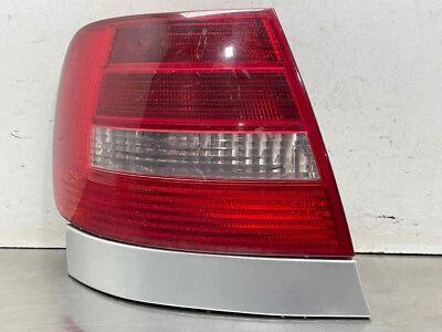 Audi A4 2000 sedán OEM mano izquierda lado conductor luz trasera lámpara de freno 99-02 Foto 1 de 4