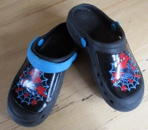 Quiva Clogs vermutlich Gr. 30/31 schwarz Spiderman Hausschuhe Gartenschuhe - Bild 1 von 6