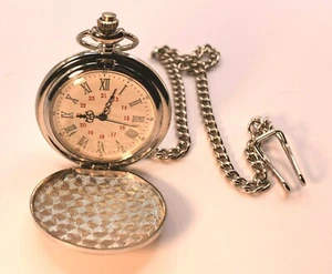 NEU Silber Glatte Quarz Taschenuhr & Kette, römische Zahlen, für Herren & Frauen - Bild 1 von 5