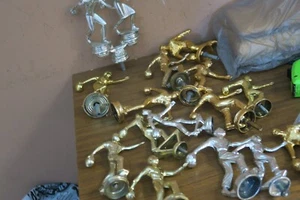 Konvolut 28 Vintage Bowling Trophäen Herren Damen Metall + 10 gemischte Pokale - Bild 1 von 8