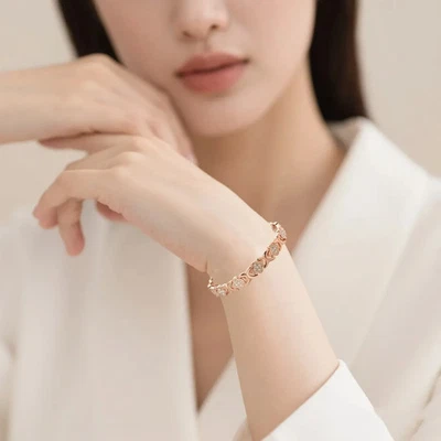 Роскошный магнитный браслет из розового золота с клевером — шикарный однорядный бриллиантовый сплав  - Изображение 1 из 2