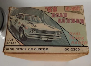 Jo-Han '69 Plymouth Roadrunner 1/25 gelb Kunststoff extra Reifen und Decals lesen - Bild 1 von 10