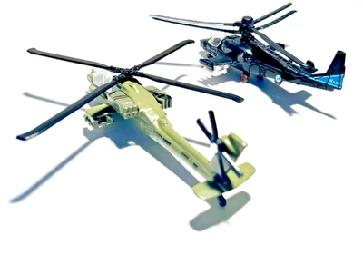 Helicóptero de ataque modelo fundido a presión 1:100 Kamov Ka-52 cocodrilo Boeing AH-64 Apache Foto 1 de 4
