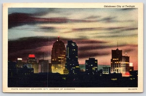 Postal vintage de lino Oklahoma City at Twilight - Imagen 1 de 2