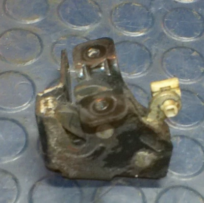 04-2012 Chevrolet Colorado GMC Canyon cabina extendida puerta trasera izquierda pestillo inferior Foto 1 de 3