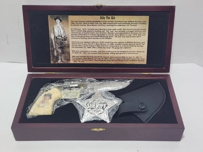 Billy The Kid Gun Pistol Revolver Knife, Holster & Badge Wooden Boxed Set - Image 1 of 4