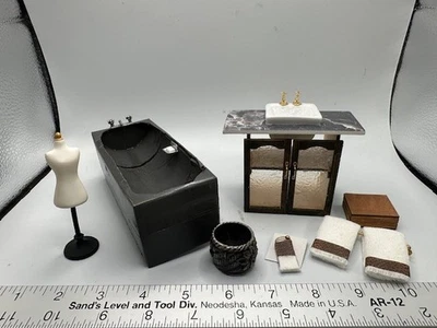 Dollhouse Miniatures 1/12 scale bathroom set lot - Image 1 of 4