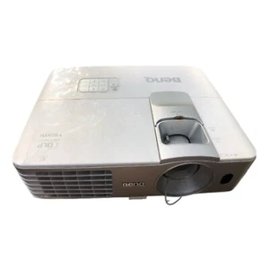 BenQ W1070 Digital Projector Full HD 1080p Zoom Focus DLP 2000 ANSI Home Theater - Picture 1 of 10