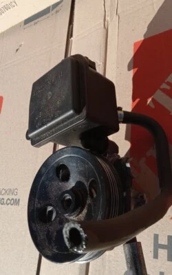 01-10 Conjunto de depósito de bomba de dirección asistida Mercedes W203 C240 CLK320 OEM Foto 1 de 4