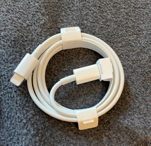 Apple USB-C auf Lightning Kabel (41") - Ladekabel - Neu ohne Karton - unbenutzt - Bild 1 von 2