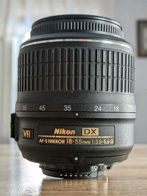 Lente Nikon Nikkor AF-S 18-55 mm f3,5-5,6G VR DX Foto 1 de 4