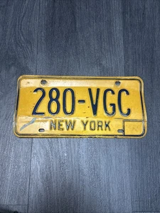 Matrícula de Nueva York vintage azul/amarillo - 280-en muy buena condición - Imagen 1 de 2