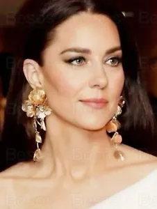 Orecchini Zara Statement Kate's Bafta Baftas oro cascata fiori fiori fiori - Foto 1 di 7