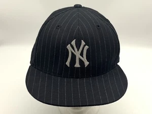 Vintage New York Yankees Deckel eng anliegende Mütze marineblau mit grauen Nadelstreifen 7-3/8 Vietnam Kappe - Bild 1 von 8