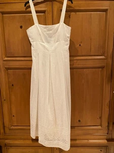 TOTALMENTE NUEVO con ETIQUETAS CONEXIÓN FRANCESA Vestido de Verano Blanco - Imagen 1 de 4