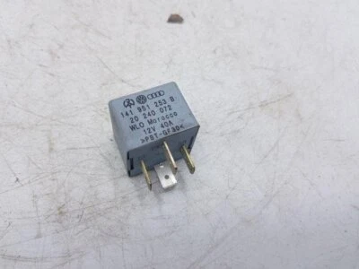 VW PASSAT Variant B5 3B6 141951253B Relais 1.90 Diesel 74kw 2000 25480553 - Photo 1/3