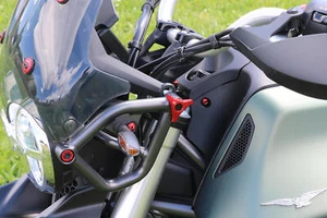 Sistema de ajuste de pantalla parabrisas CNC Racing Moto Guzzi V85 TT 2019-2023 - Imagen 1 de 5