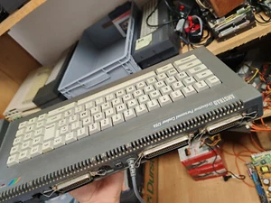 Amstrad Cpc 6128 clavier AZERTY 100 % Fonctionnel comme neuf CRTC 0 voir photos - Photo 1/17