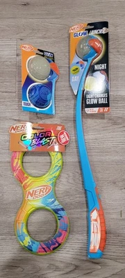 Paquete - Remolcador de toba de goma Nerf Color Blast para perros, lanzador brillante, bolas brillantes - Nuevo Foto 1 de 4