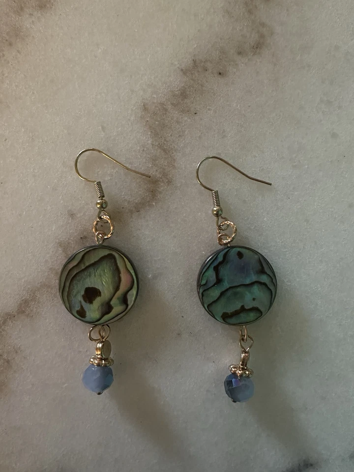 Pendientes colgantes de oro hechos a mano con piedra Ocean Breeze Foto 1 de 1