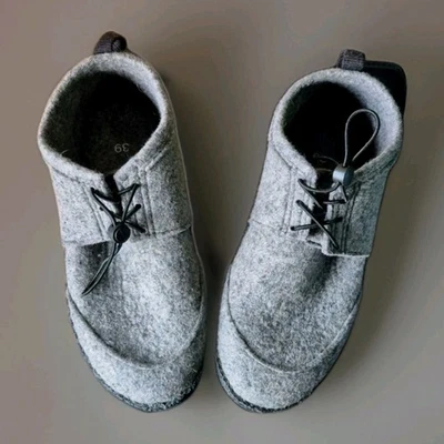 BOTAS ZAPATILLAS WOOLFIT NOMAD/LT GRIS/SUELA DE GOMA NEGRA/VARIAS TALLAS/USADAS Foto 1 de 4