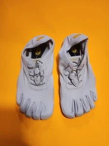 Vibram FiveFingers WOMEN KSO ECO 21W9503 Size 7-7.5 - Picture 1 of 8