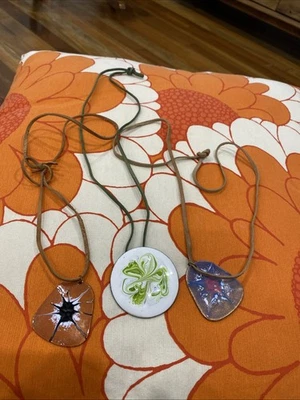 Copper Swirled Enamelled 4cm &.  5 Cm Pendant 60cm Necklace Unsigned 3 Varied - Image 1 of 4