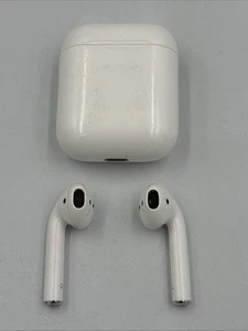 Apple AirPods 2nd Generation with Charging Case - White - Picture 1 of 2