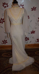 Genuine Vintage 1970's Bridal Gown by Ellis Couture - Bild 1 von 12