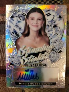 Millie Bobby Brown 19/40 Stunning Starlets Autograph Card Pop Century 2021 Leaf 