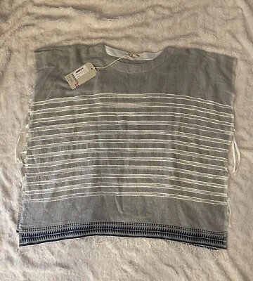 NUEVO CON ETIQUETAS Poncho Gris/Blanco Rayas Flecos Tejido Abierto Por Lemlem - Talla Única Foto 1 de 4