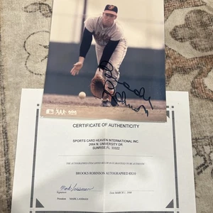 Brooks Robinson Baltimore Orioles Signed 8X10 Baseball Photo - COA - Picture 1 of 6