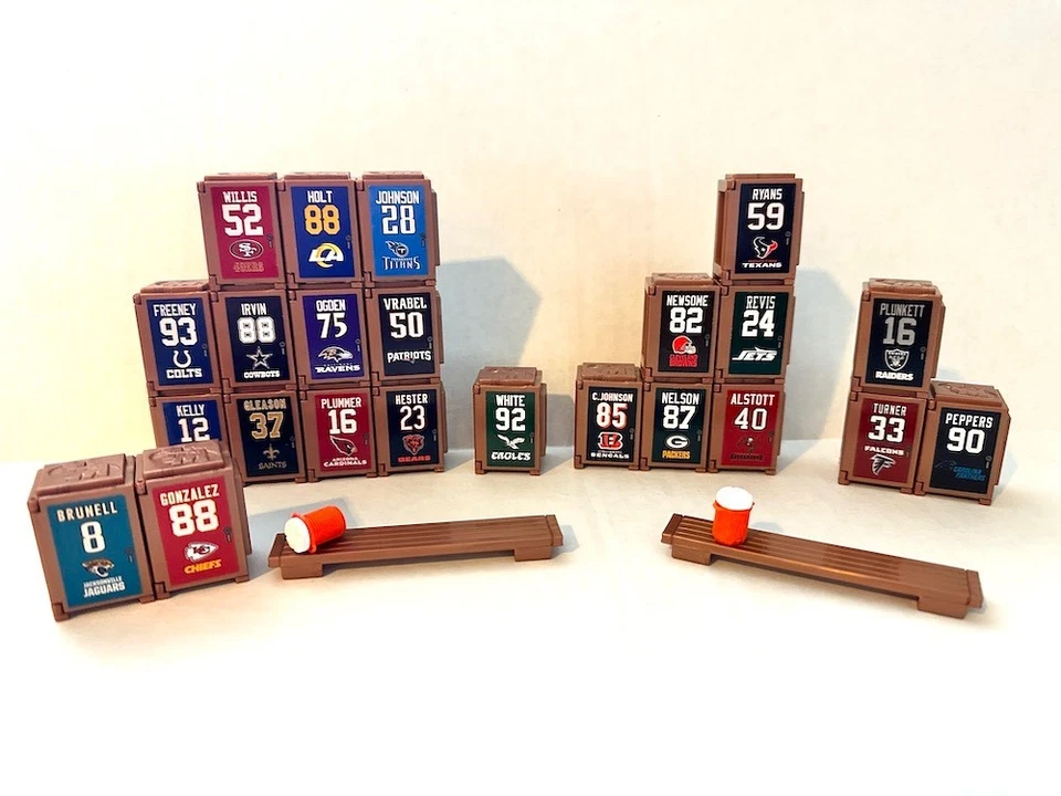 Juguete de fútbol americano Teenymates 2026 NFL Legends (TÚ ELIGES) 1,5" Locker (solo armario) Foto 1 de 4