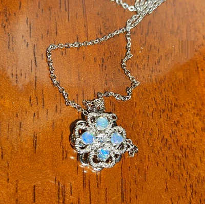 Natural Opal Spinnable Four-Leaf Clover Necklace Gift New - Image 1 of 3