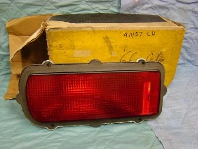 Pontiac Grand Prix 1966 lámpara trasera lente montaje trasero izquierdo 911157 nos Foto 1 de 4