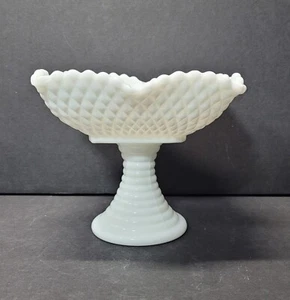 Vintage Westmoreland Hobnail Diamond Cut Scalloped Milk Glass bon bon Dish - Picture 1 of 6